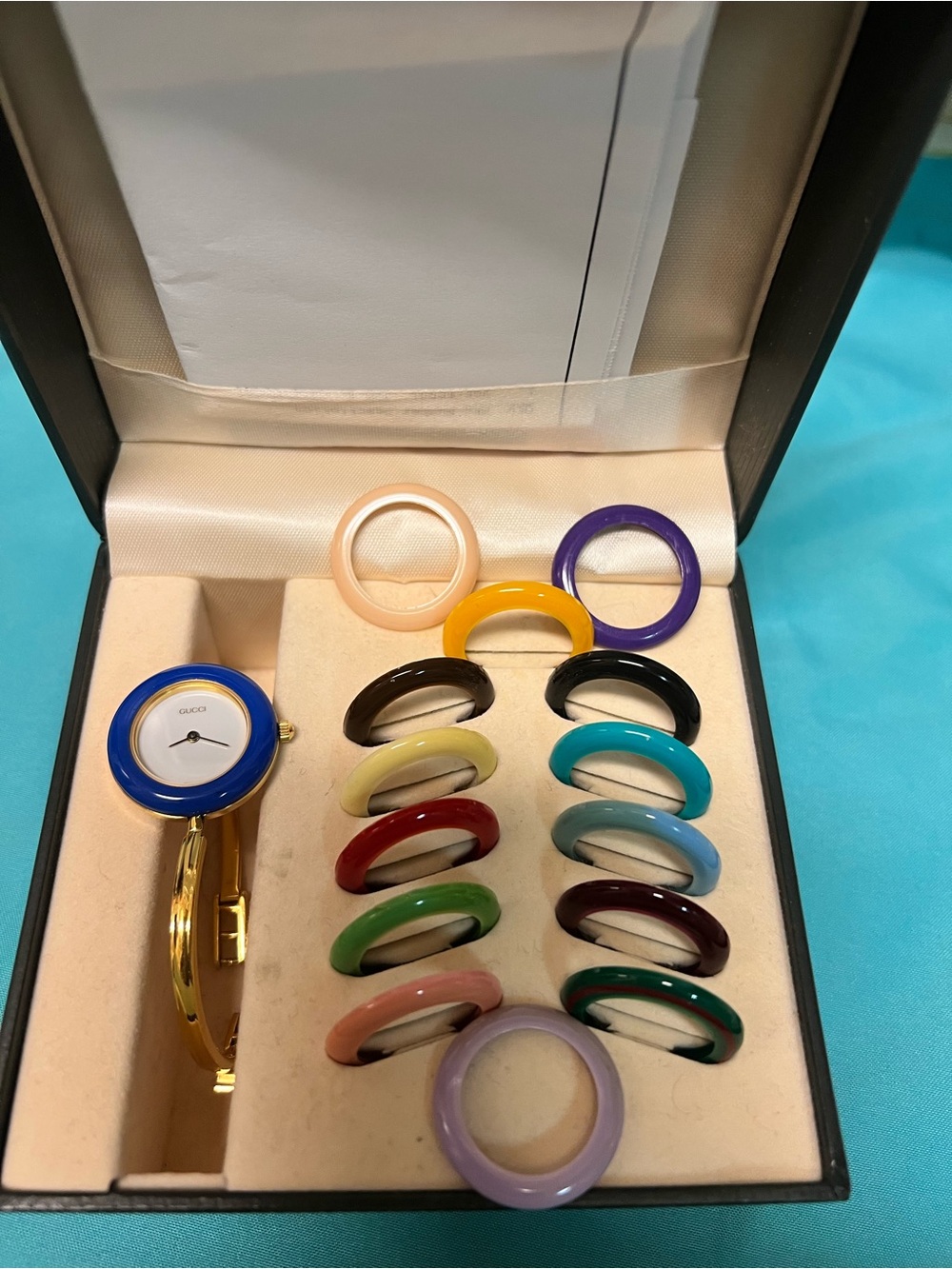 GUCCI with 15 Interchangeable Dial Bangle Watch with Colorful Rings